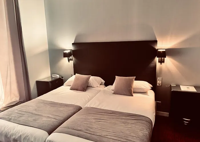 Hotel near College: Logis Hotel Saint Martin